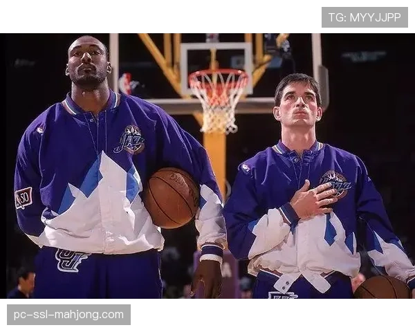 人物聚焦：防守教练汤姆·锡伯杜在训练馆细化弱侧协防细节