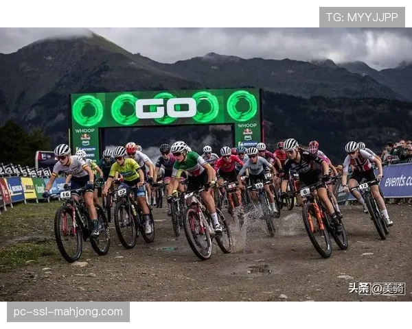 安道尔世界杯现场：数千车迷泥泞中为车手呐喊，成独特风景